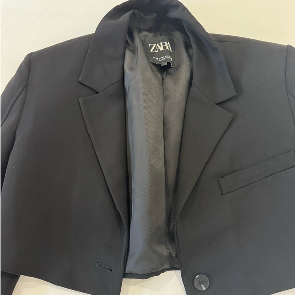 Cropped Black Blazer - Picture 2 of 3